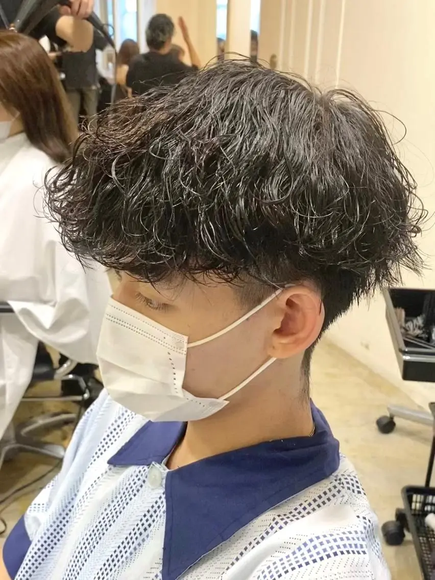 ショート パーマ メンズ 波巻きパーマ JINKIメンズ特化 メンズカットパーマのヘアスタイル