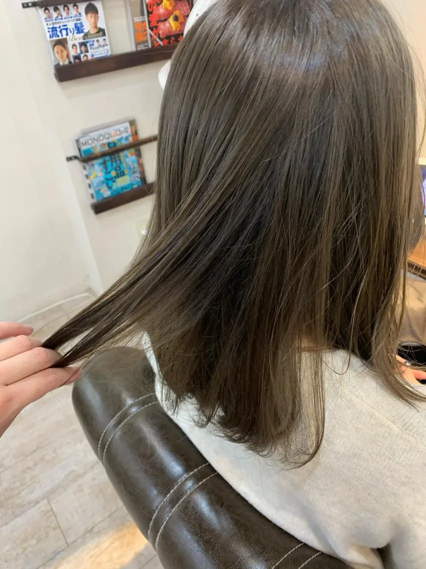 セミロング カラー ベージュカラー 透明感カラー オリーブベージュ ヘアカラー 藤間 帆乃夏（とうまほのかのヘアスタイル
