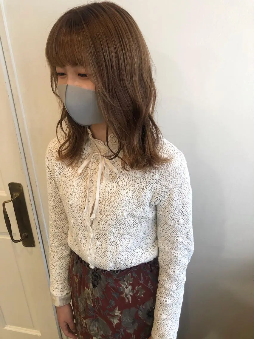 ミディアム カラー MIOベージュカラー 柔らかいカラーのヘアスタイル