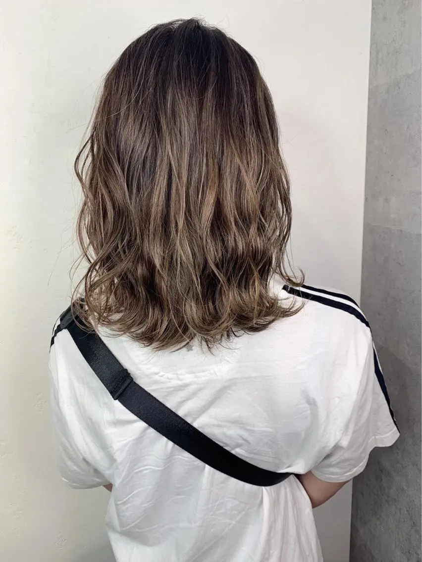 ミディアム カラー _WHITE+ 南海難波店のヘアスタイル