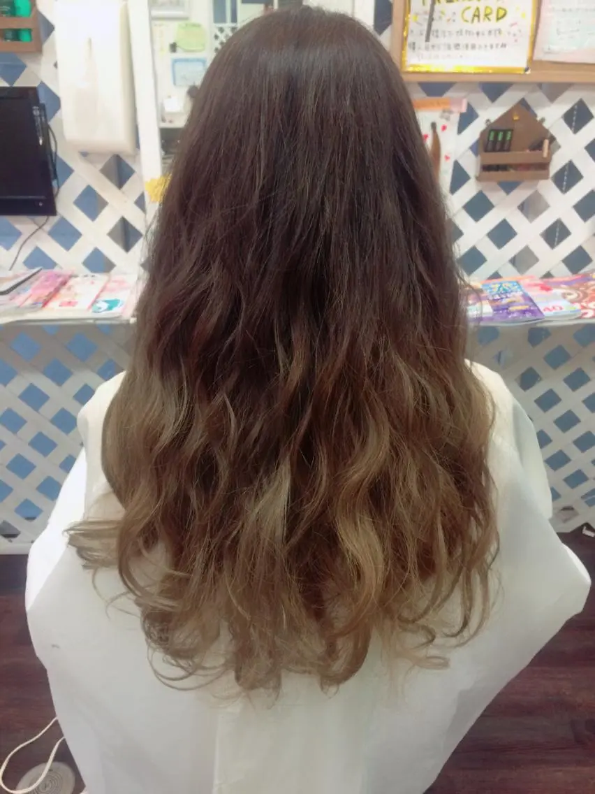 ロング カラー 岩谷/ブリーチ 🪽透明感カラーのヘアスタイル