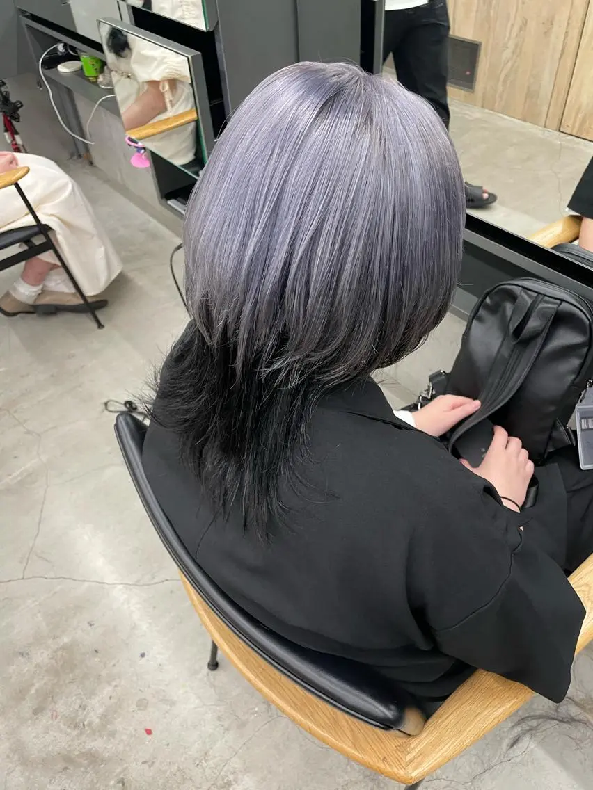 セミロング カラー インナーカラー 推し ブリーチ  髪質改善のヘアスタイル