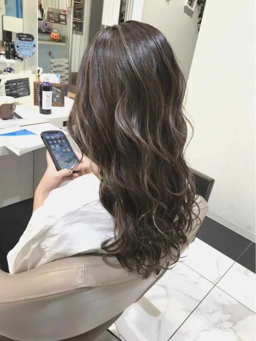 セミロング カラー アッシュ 透明感カラー ハイライトカラー ハイライト カット ヘアカラー 山崎俊輔/髪質改善 /バレイヤージュのヘアスタイル
