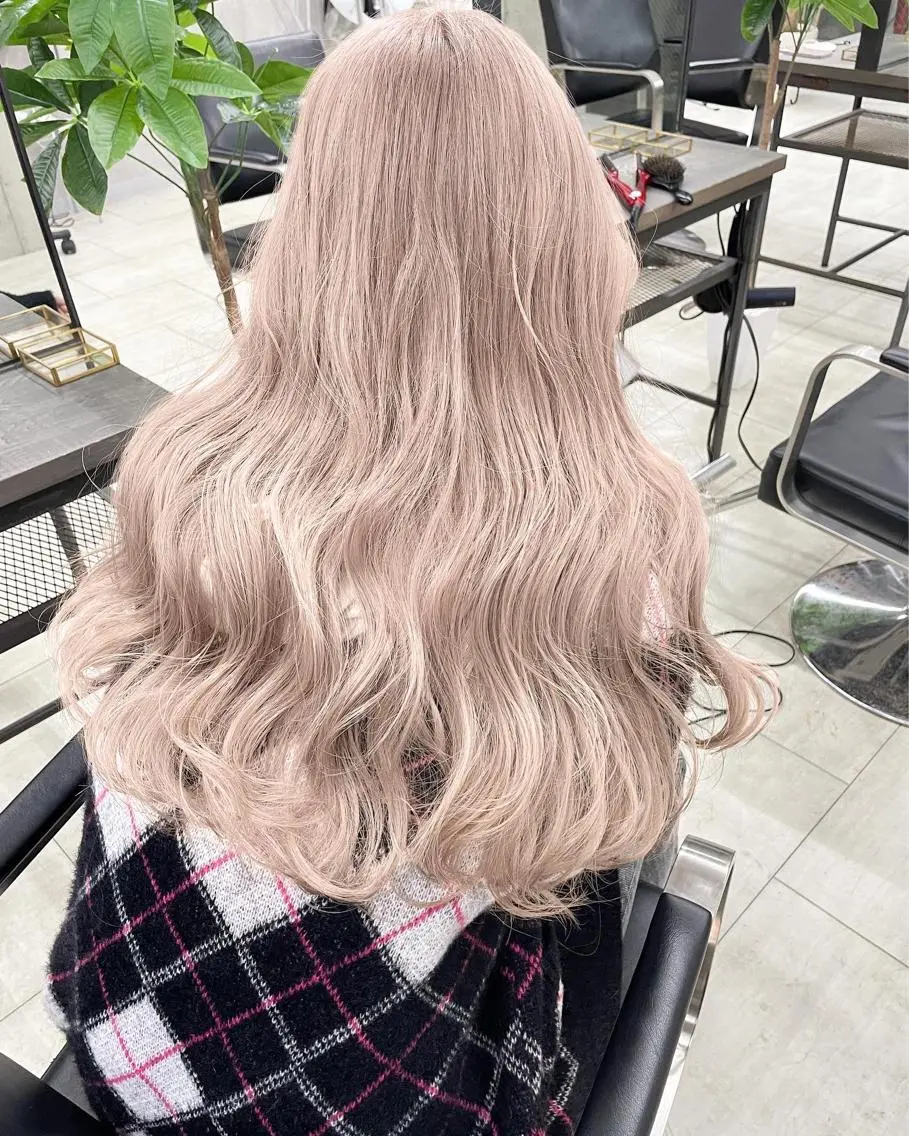 ロング カラー カット ヘアカラー トリートメント 艶髪／ハイトーン ブリーチ／髪質改善のヘアスタイル