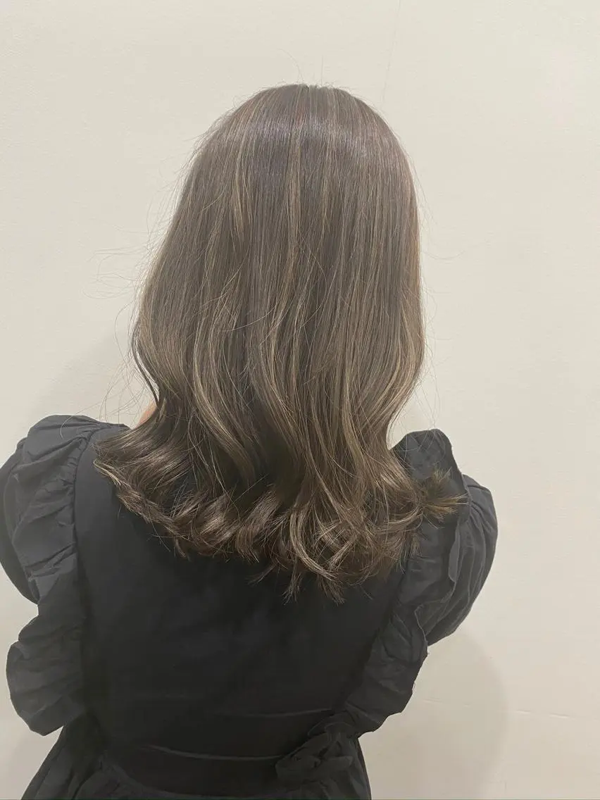 カラー ハイライトカラー 顔まわりの神様✨ 透明感カラー藤嶋秀幸のヘアスタイル