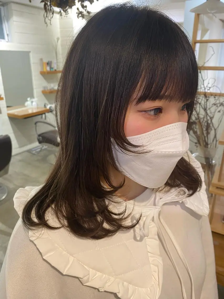 ミディアム カラー パーマ 顔周りカット レイヤー🌟艶カラー 🕊まやのヘアスタイル