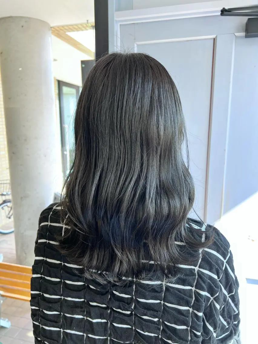 ロング カラー グレージュ オリーブグレージュ オリーブグレー ツキダテ ユイのヘアスタイル