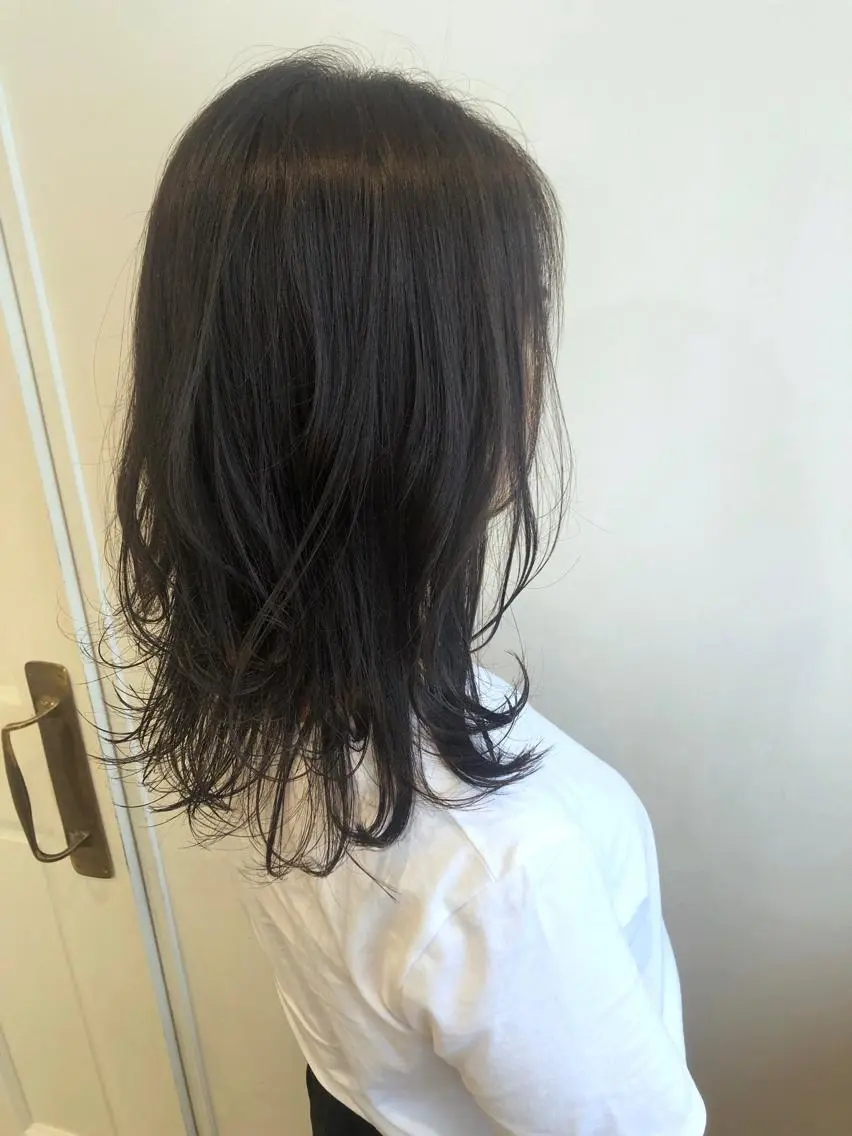 ミディアム カラー カット ヘアカラー トリートメント MIOベージュカラー 柔らかいカラーのヘアスタイル