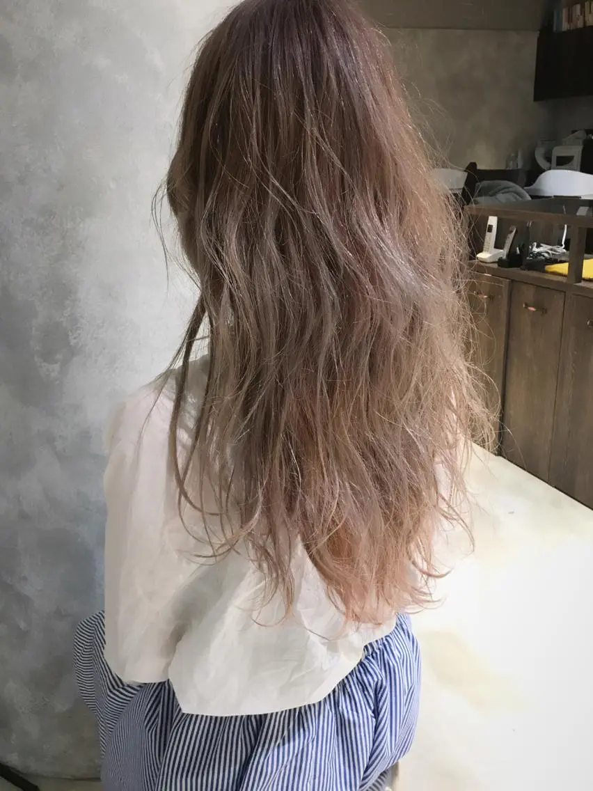 ロング カラー ベージュカラー 松村 崇弘のヘアスタイル
