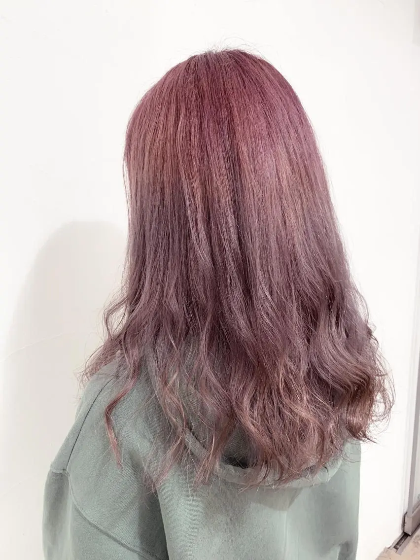 ロング カラー 乳井 悠香のヘアスタイル