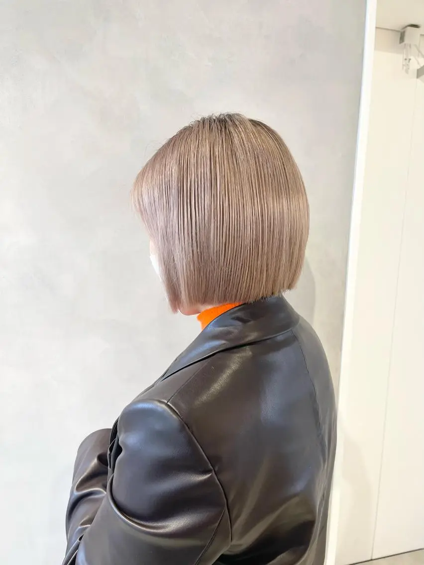 ショート カラー ブリーチ ケアブリーチ グレージュ ボブ ヘアカラー トリートメント 🦋レイヤーカット ミドリカワ🦋のヘアスタイル