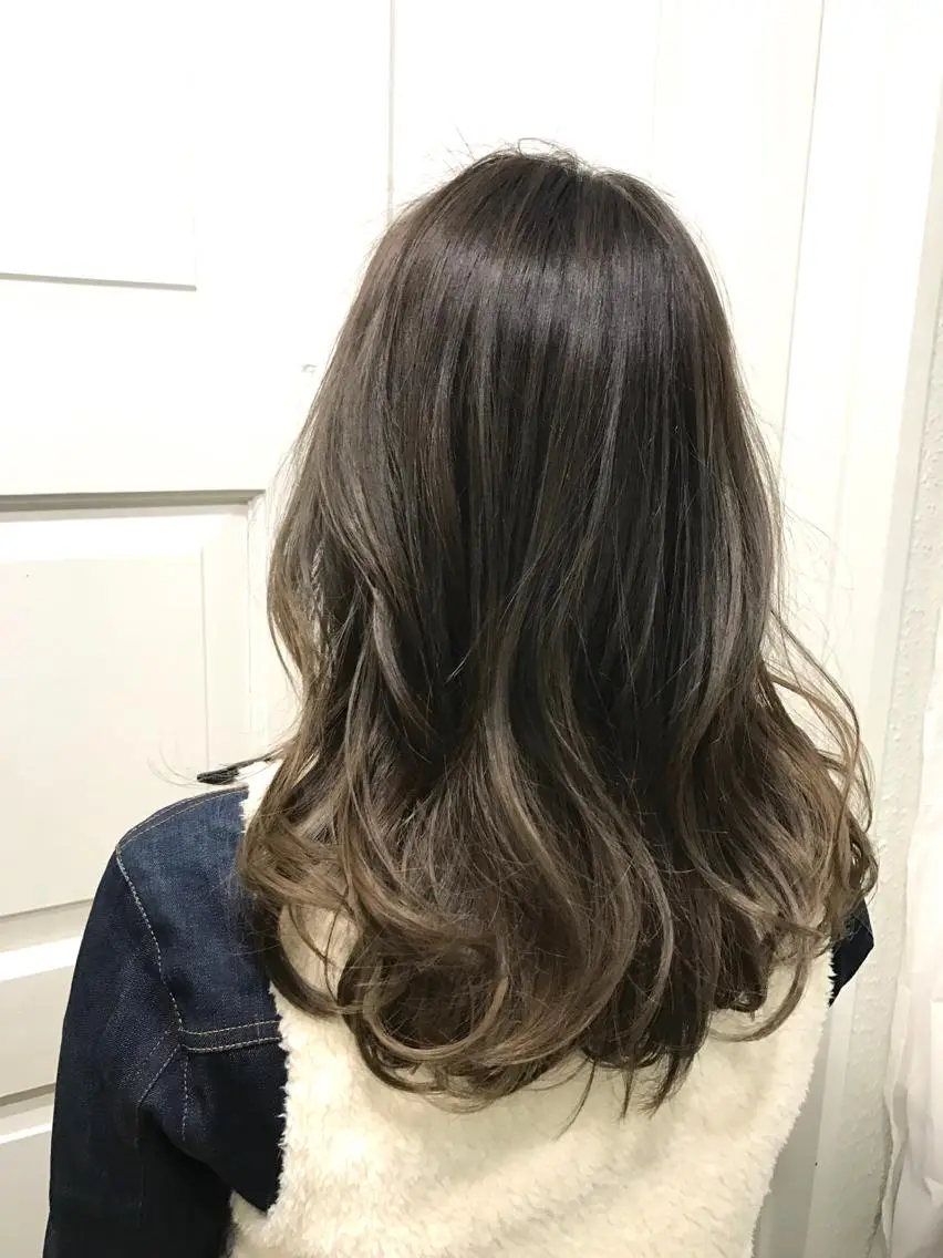 セミロング カラー グラデーションカラー 若杉 諒のヘアスタイル