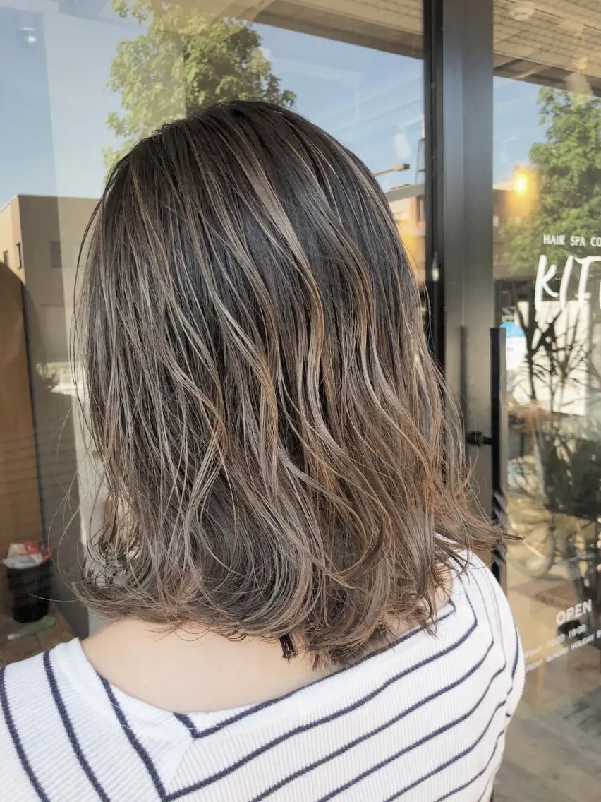 セミロング ハイライト レイヤーカット カット REVE 美容室のヘアスタイル