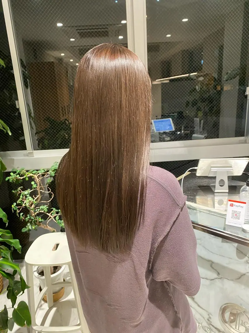 ロング カラー グレージュ 髪質改善 トリートメント ブリーチなし 寒色カラーのヘアスタイル