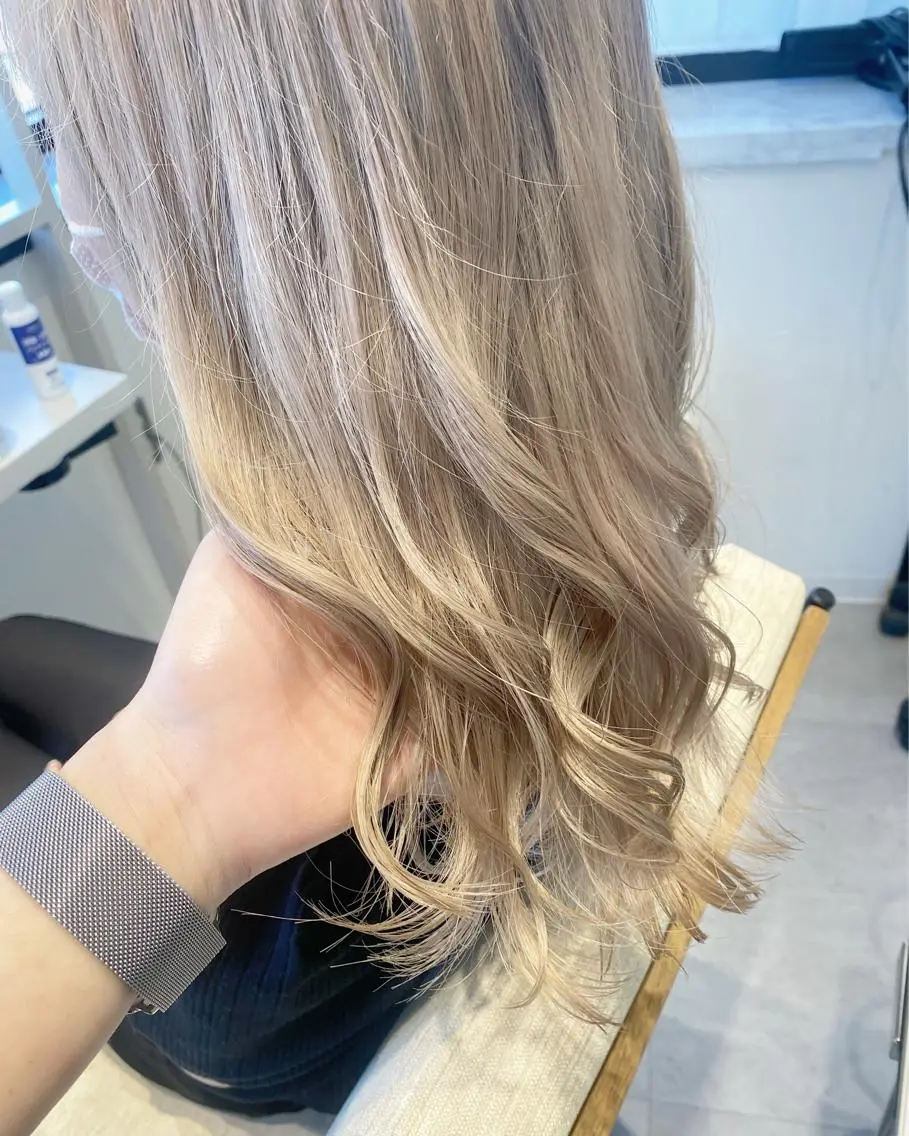 ミディアム デザイン🥇複雑履歴 ハイトーン特化のヘアスタイル