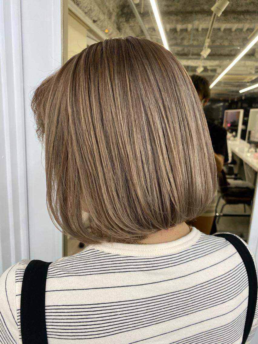 ショート カラー ベージュカラー ハイトーンカラー ミルクティーベージュ プルエクステ 𝑾𝑨𝑲𝑨のヘアスタイル