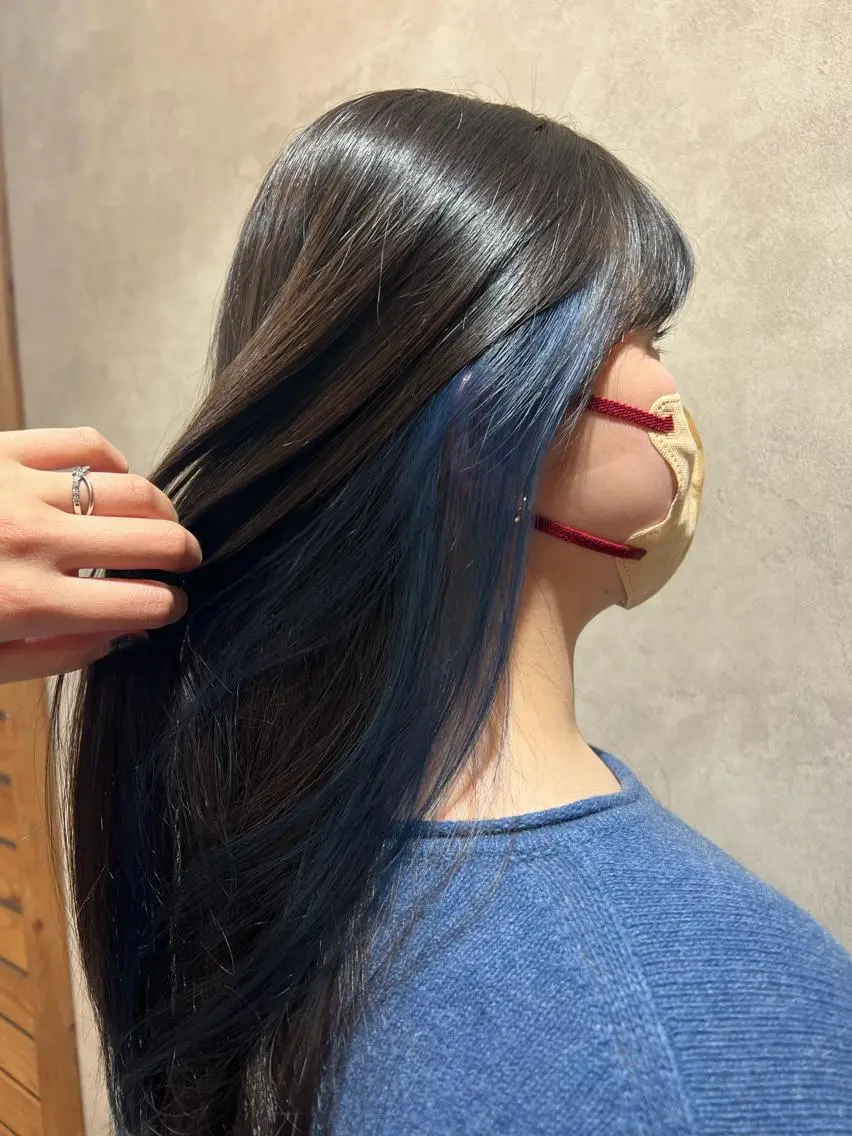 ロング カラー ブルーカラー イヤリングカラー ANDLIFE KAHOのヘアスタイル