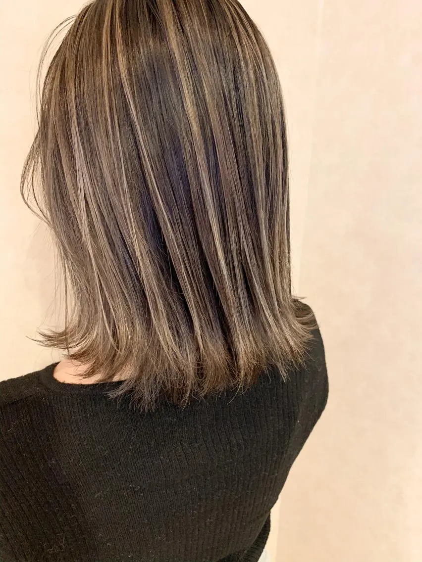 ショート ハイライト レイヤーカット Lit.豊橋 夏目のヘアスタイル