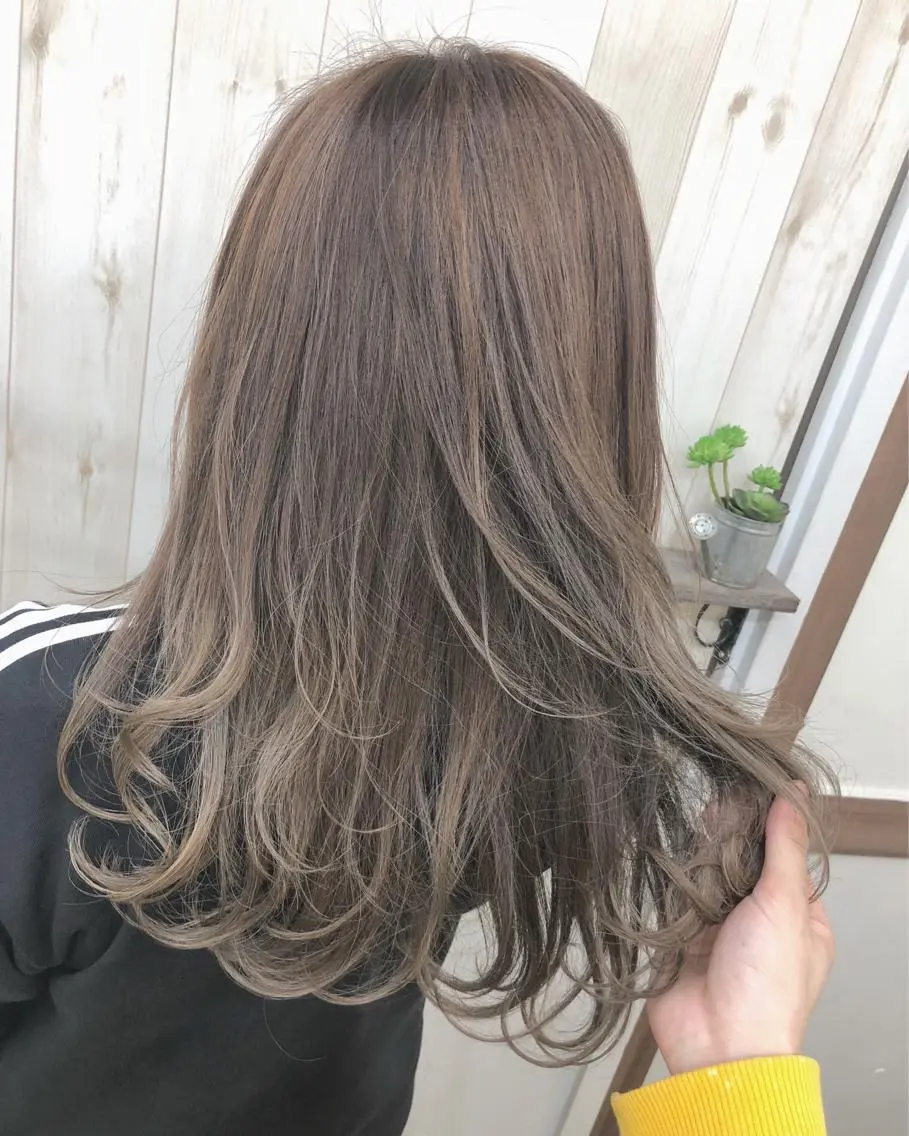 ロング Loob.TOKYO MIYA🌈のヘアスタイル
