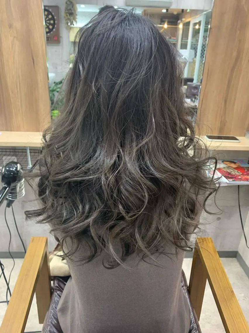 ロング カラー バレイヤージュ ブリーチ ケアブリーチ ダブルカラー グラデーションカラー ヘアカラー memento 斎藤大覚のヘアスタイル