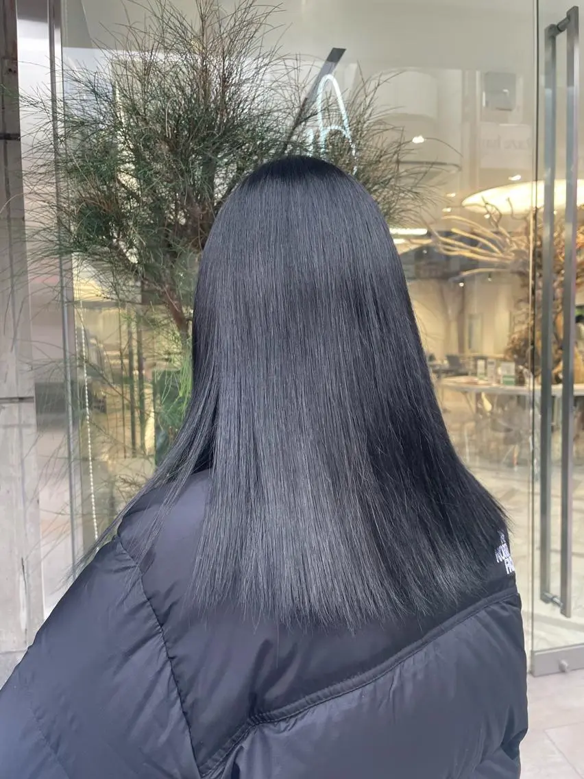 ミディアム カラー 黒髪 ブルーカラー ブルーブラック ヘアカラー 🧁はるひ/ ZEST Ivy🎀のヘアスタイル