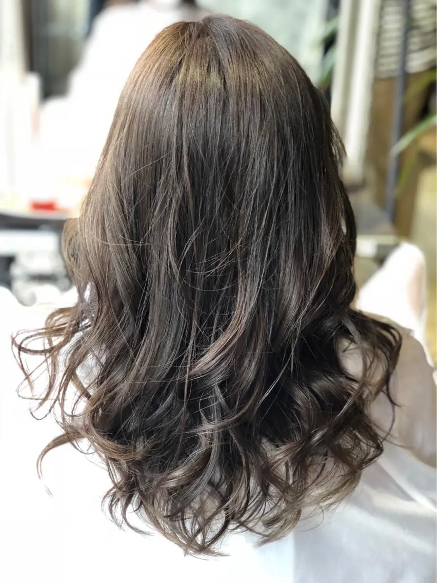 セミロング カラー アッシュ 小林 美央のヘアスタイル