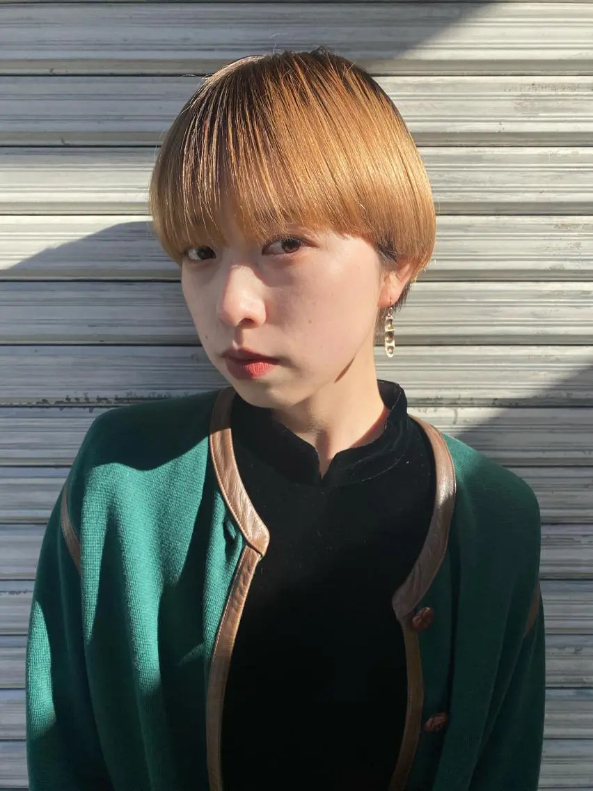 ショート カラー ベージュカラー ブリーチ ハイトーンカラー ショートヘア カット ヘアカラー 坂口 拓魅のヘアスタイル