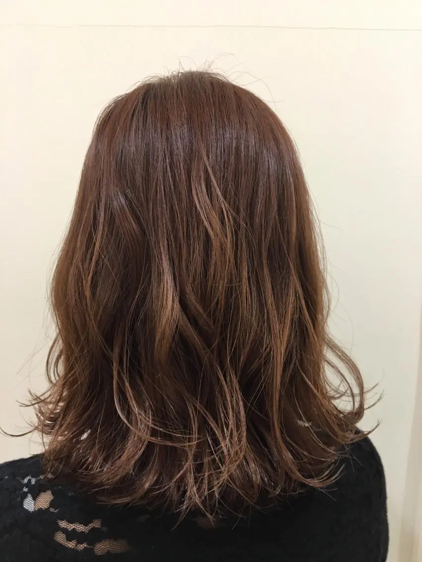 ミディアム ぱつっとボブ/ 小野あかねのヘアスタイル