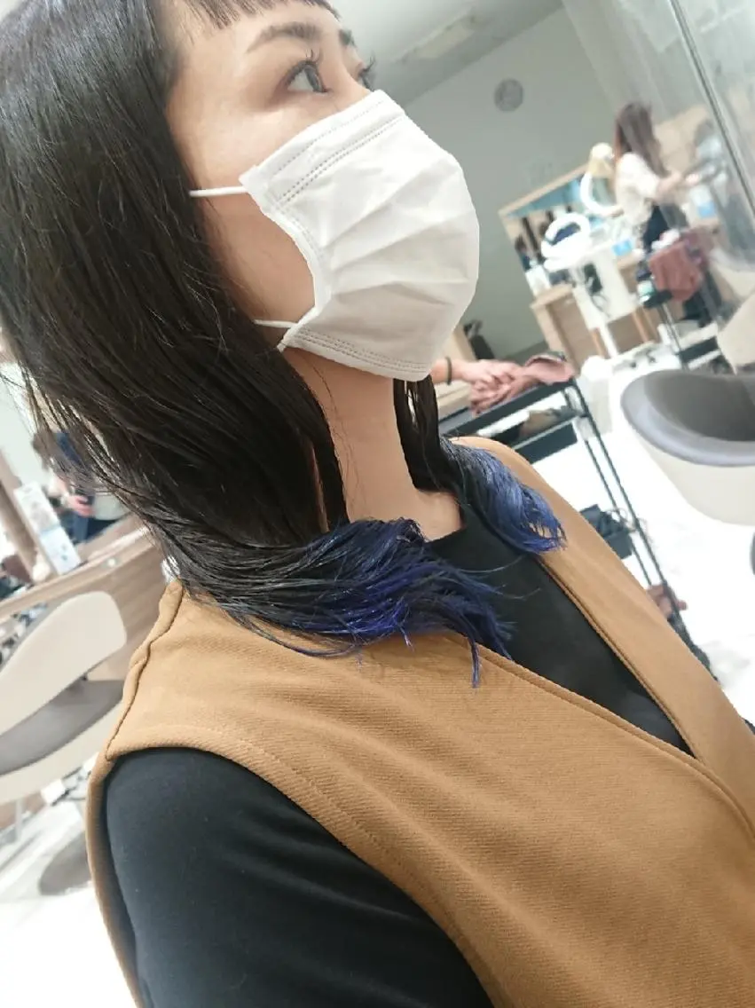 ミディアム カラー ブリーチ ブルーカラー ケアブリーチ ウルフカット/デザイ ンカラー/あらげのヘアスタイル