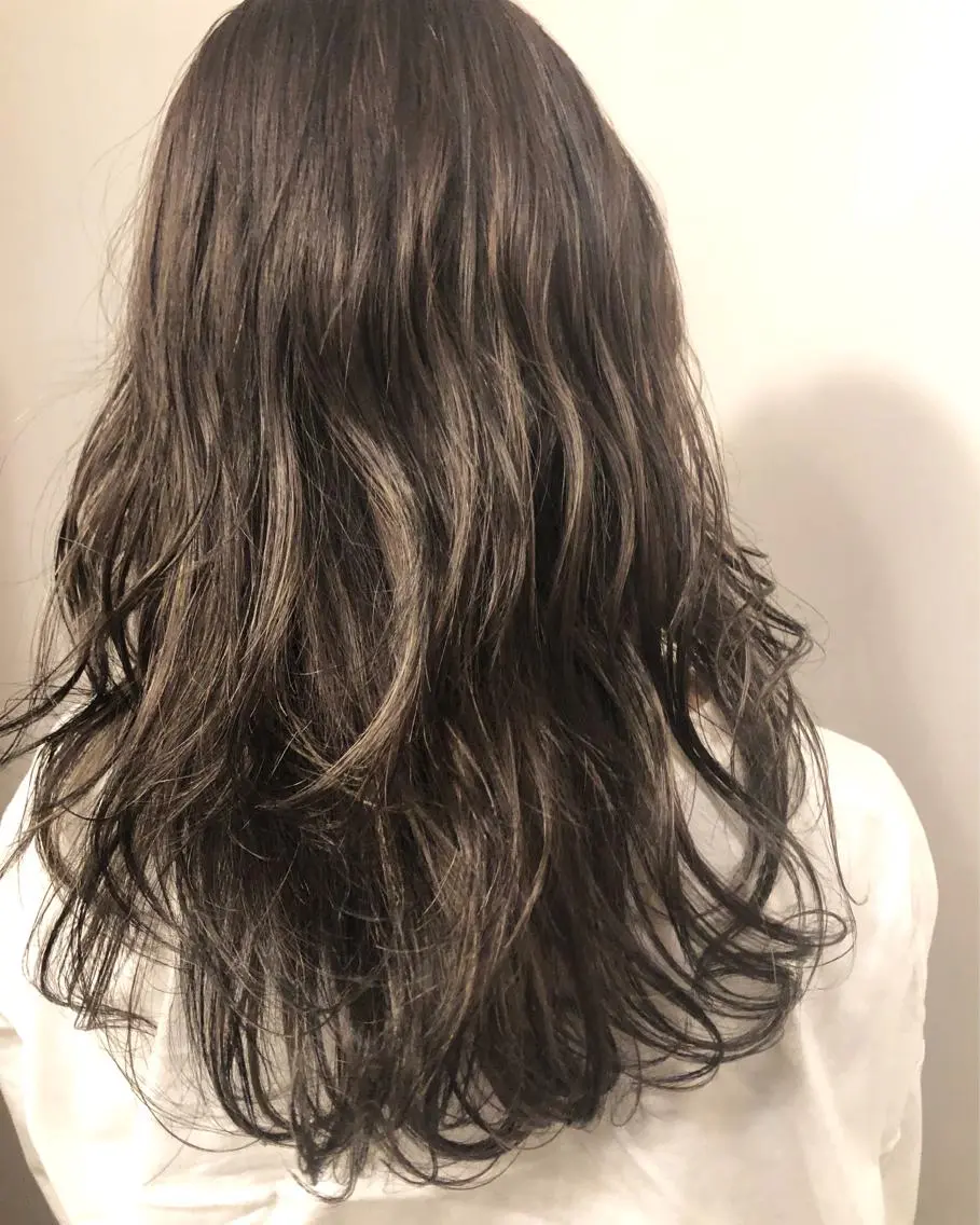 ロング カラー 岡田 拓也のヘアスタイル