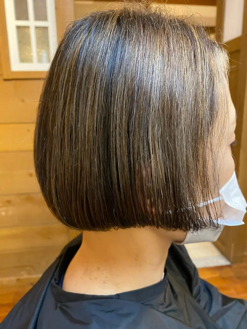 ショート カラー アッシュ ハイライトカラー ボブ ハイライト 氷見 早祐香のヘアスタイル