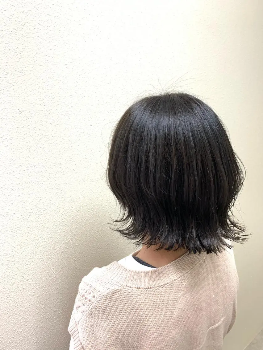 ショート カラー パーマ ヘアアレンジ メンズ キッズ ネイル マツエク・マツパ 切りっぱなしヘアボブ ミディアムヘアRYOのヘアスタイル