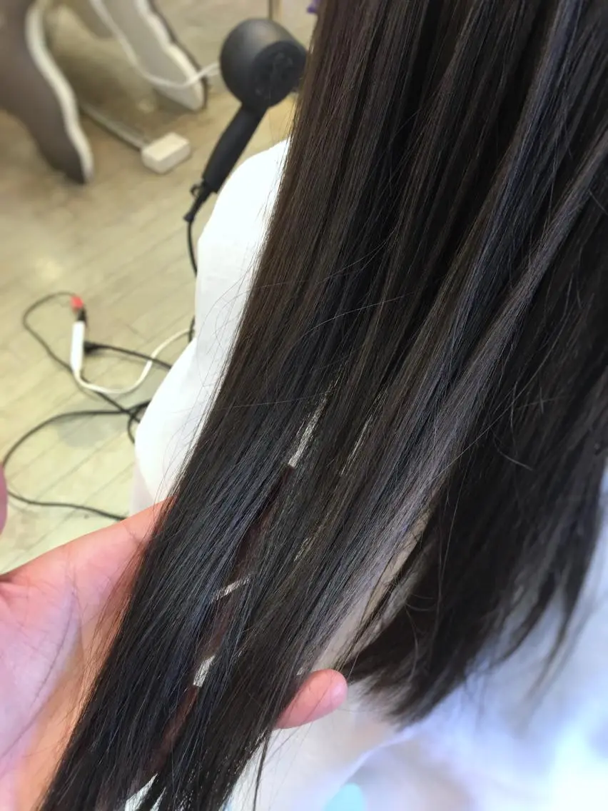 ミディアム カラー グレージュ ケアブリーチ 坪井佑樹のヘアスタイル