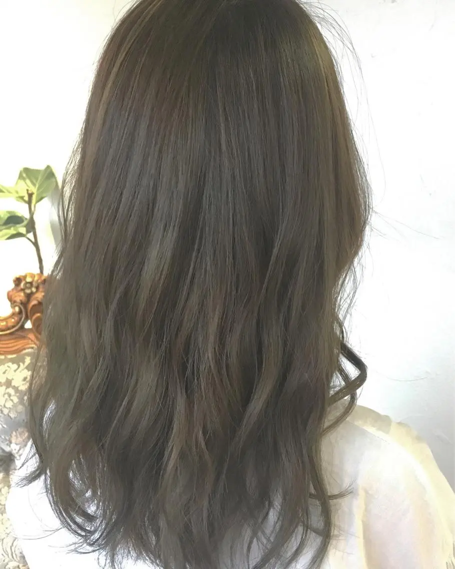 ロング カラー パーマ ヘアアレンジ ベージュカラー ヌーディベージュ エグチ アキラのヘアスタイル