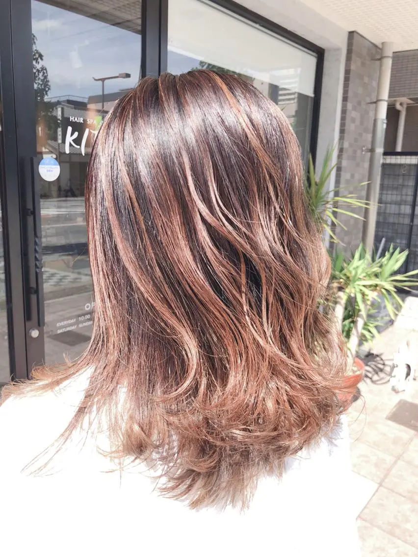 セミロング レイヤーカット REVE 美容室のヘアスタイル
