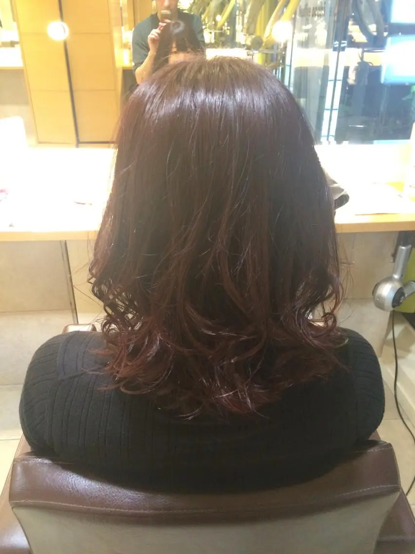 ミディアム カラー ピンクカラー メンズパーマの巨匠 鈴木純のヘアスタイル