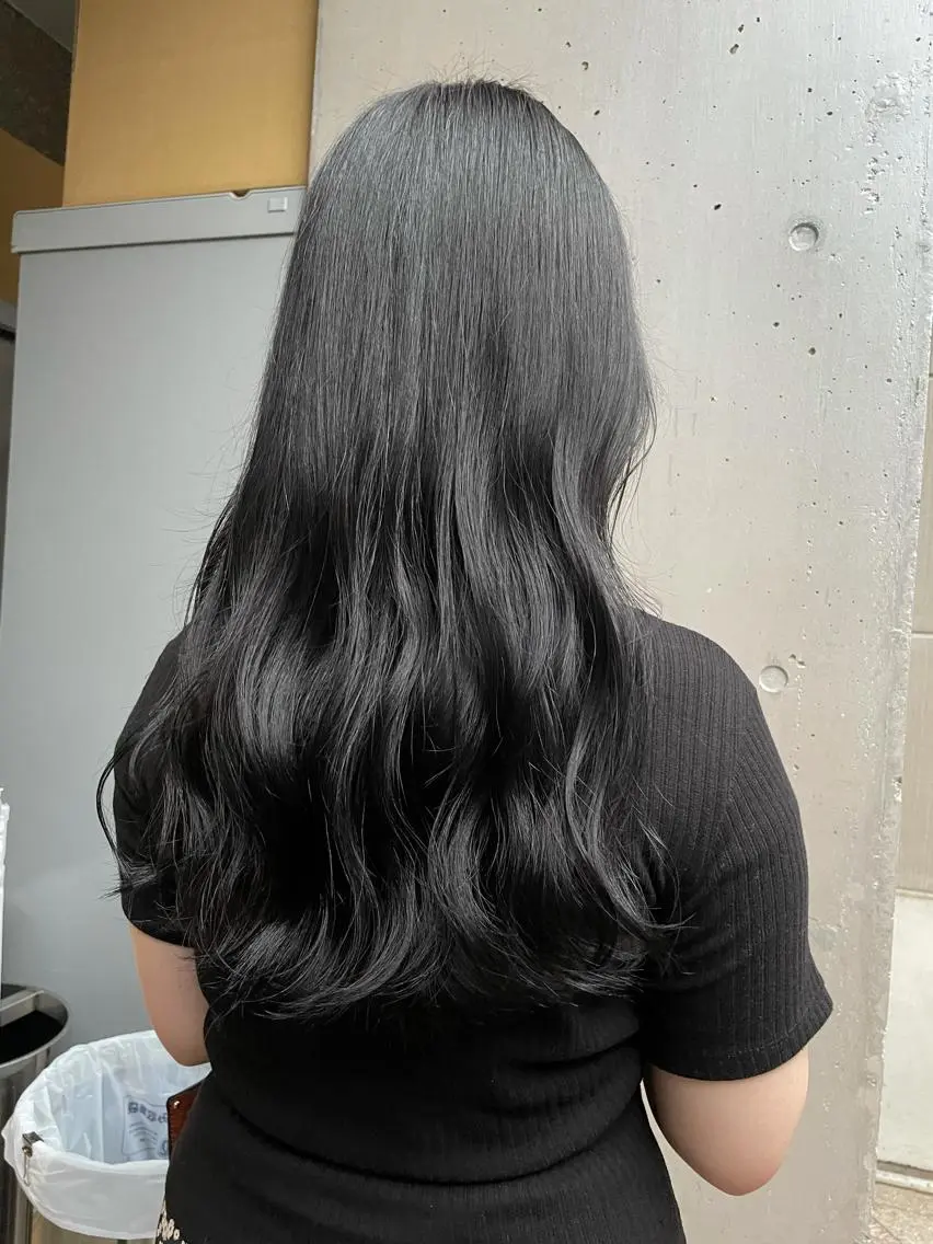 ロング カラー 透明感カラー グレージュ 学生 髪質改善🪄 イルミナカラー岩谷のヘアスタイル