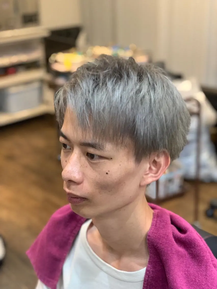 ショート カラー メンズ シルバー 二本木 秀成のヘアスタイル