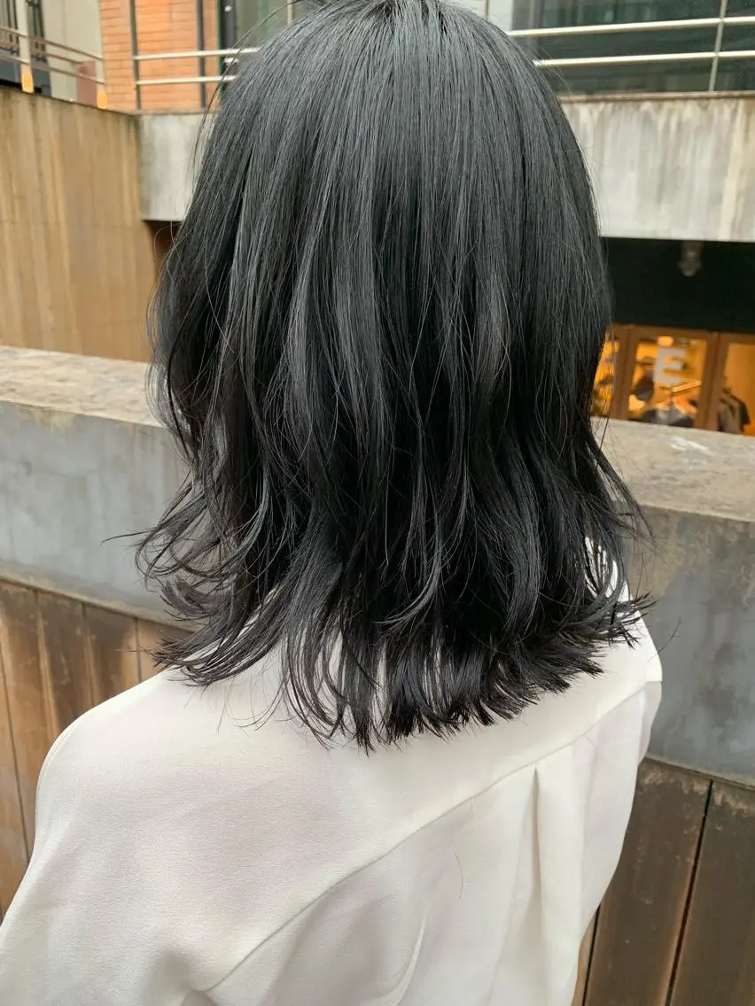 ミディアム カラー パーマ ヘアアレンジ 黒髪 透明感カラー グレージュ カット ヘアカラー トリートメント 松田 亮葉のヘアスタイル