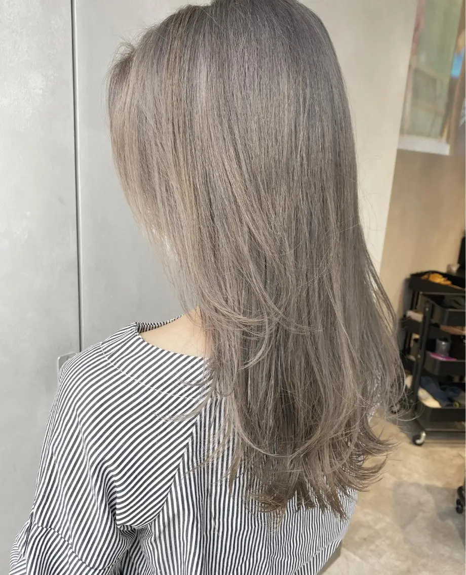 ロング カラー ヘアアレンジ グレージュ #ブリーチカラー Akihoのヘアスタイル