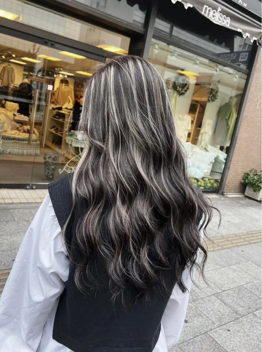 ロング カラー ダークグレー ダークグレージュ グレージュ ハイライトカラー ハイライト 指名数No.1 /NAOYAのヘアスタイル