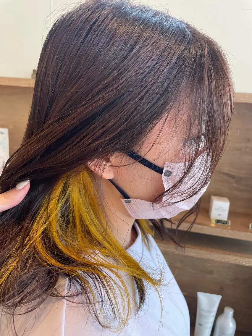 ミディアム カラー イエローカラー EARTH中島 秋桜久のヘアスタイル