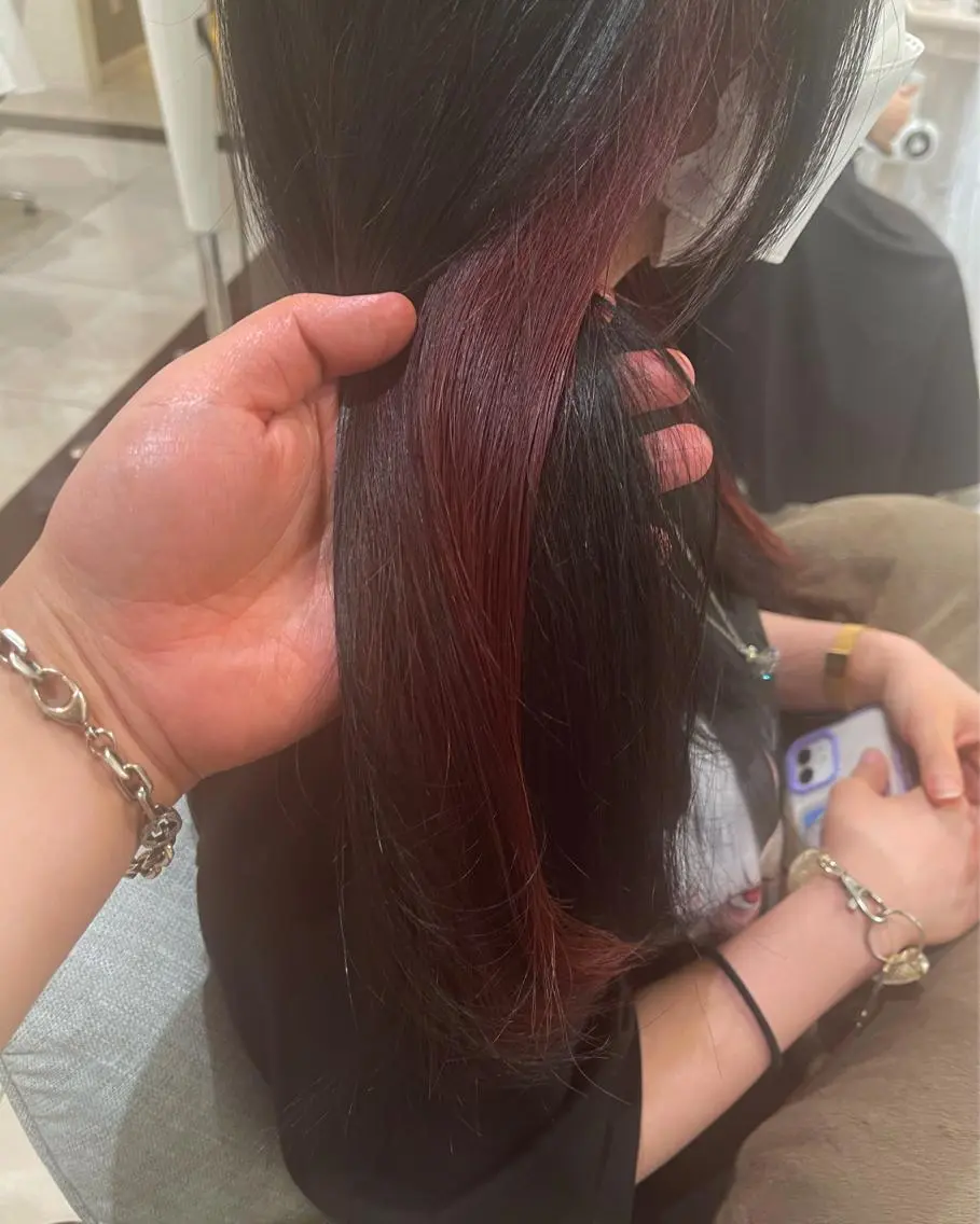 カラー 濱田輝レイヤー 韓国風 ハイトーンのヘアスタイル
