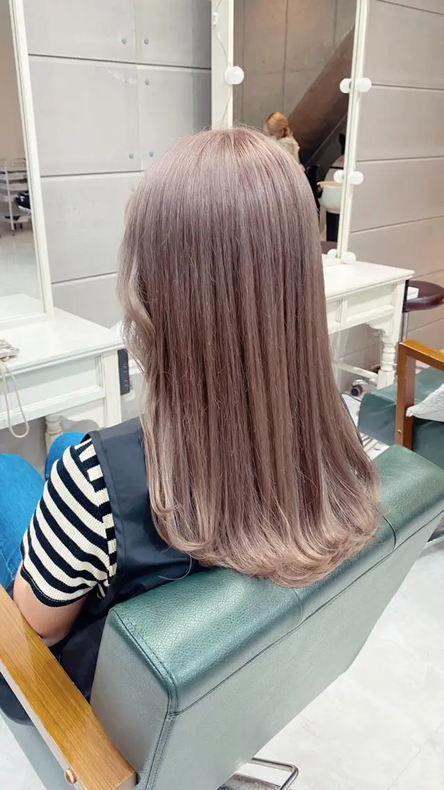ミディアム カラー ベージュカラー ミルクティーベージュ カット ヘアカラー 金子 真悠のヘアスタイル