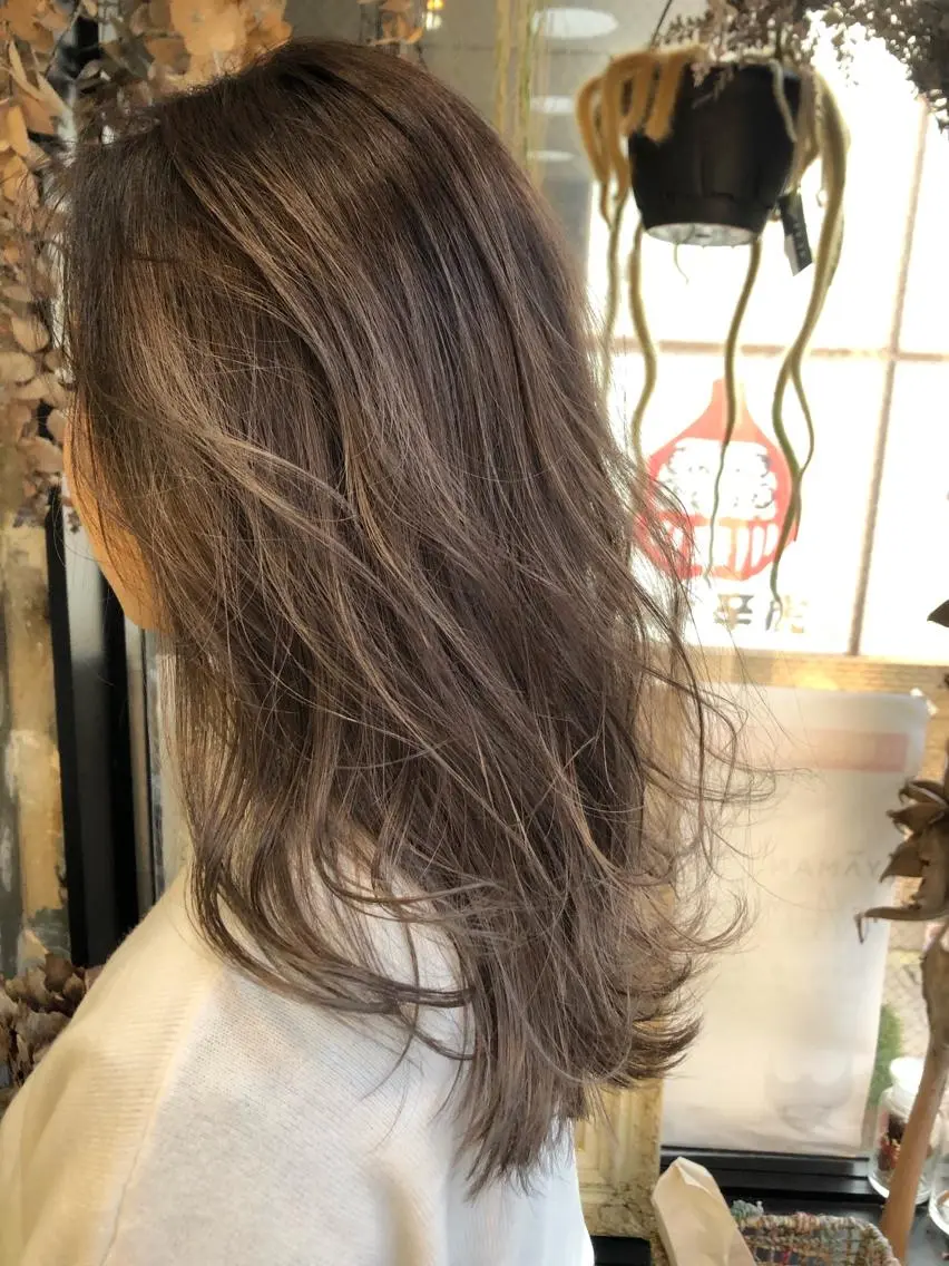 ロング カラー ベージュカラー ブリーチ ケアブリーチ ハイライトカラー ハイライト Pia ツボイ ケイタのヘアスタイル