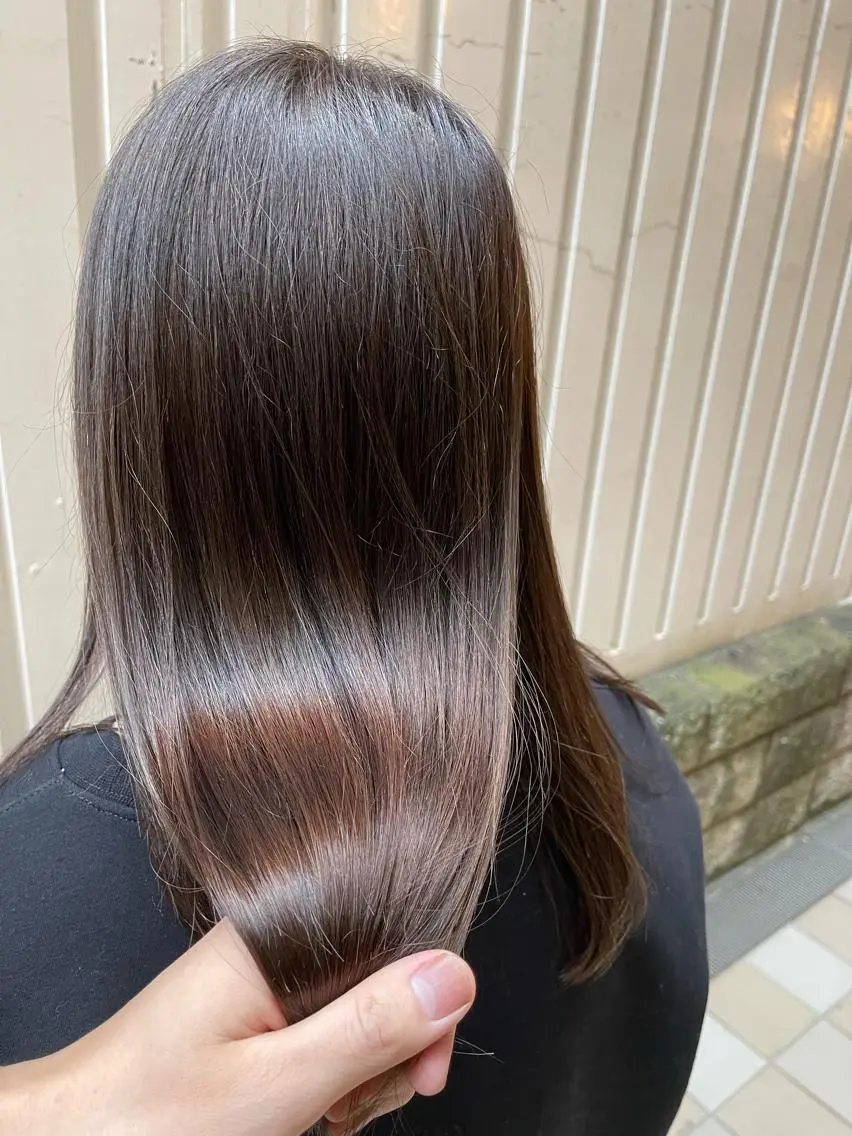 セミロング antica YOSHIのヘアスタイル