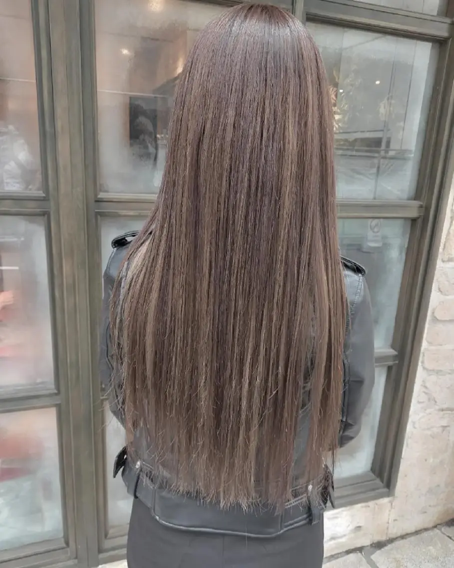 ロング カラー グレージュ ハイライトカラー ハイライト ヘアカラー トリートメント ブリーチ・ハイトーン 特化🎉内山のヘアスタイル