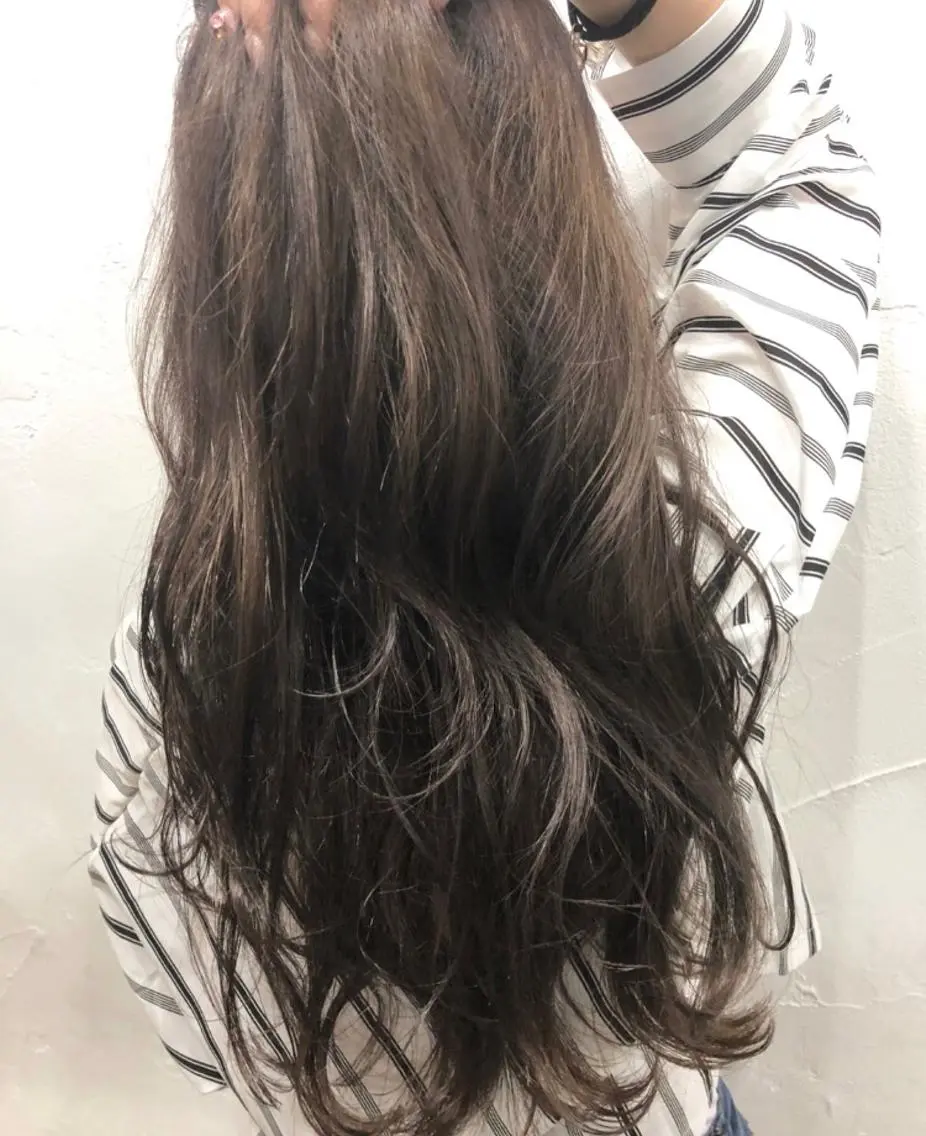 ロング アッシュ ハイライト 村澤 拓弥のヘアスタイル