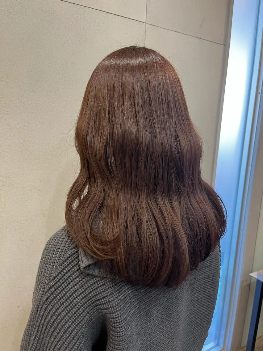 ミディアム アッシュ おせ ちさとのヘアスタイル