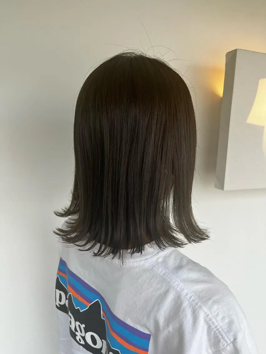 ミディアム アッシュ 外ハネヘア おせ ちさとのヘアスタイル
